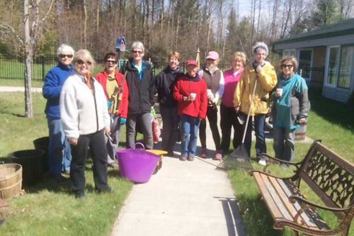 Spring clean up day at Pine Meadow Nursing Home in Northbrook. L-r: Denise Brundage, Karen Stinson, Lynn McEvoy, Sue Barchard, Sue Whyte, Jane Jeffreys, Rosemary Teed, Elaine Miller, Nellie Hobbs & Chris Bacon (Heather Machan not pictured). Photo by Mary Kelly  